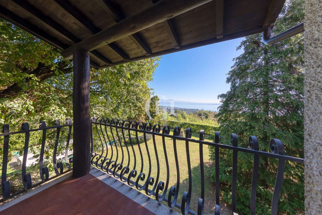 Вилла у озера Гарда, Италия, 500 м2 фото 2