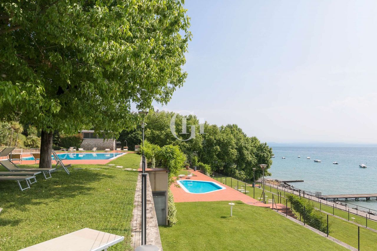 Квартира у озера Гарда, Италия, 60 м2 фото 1