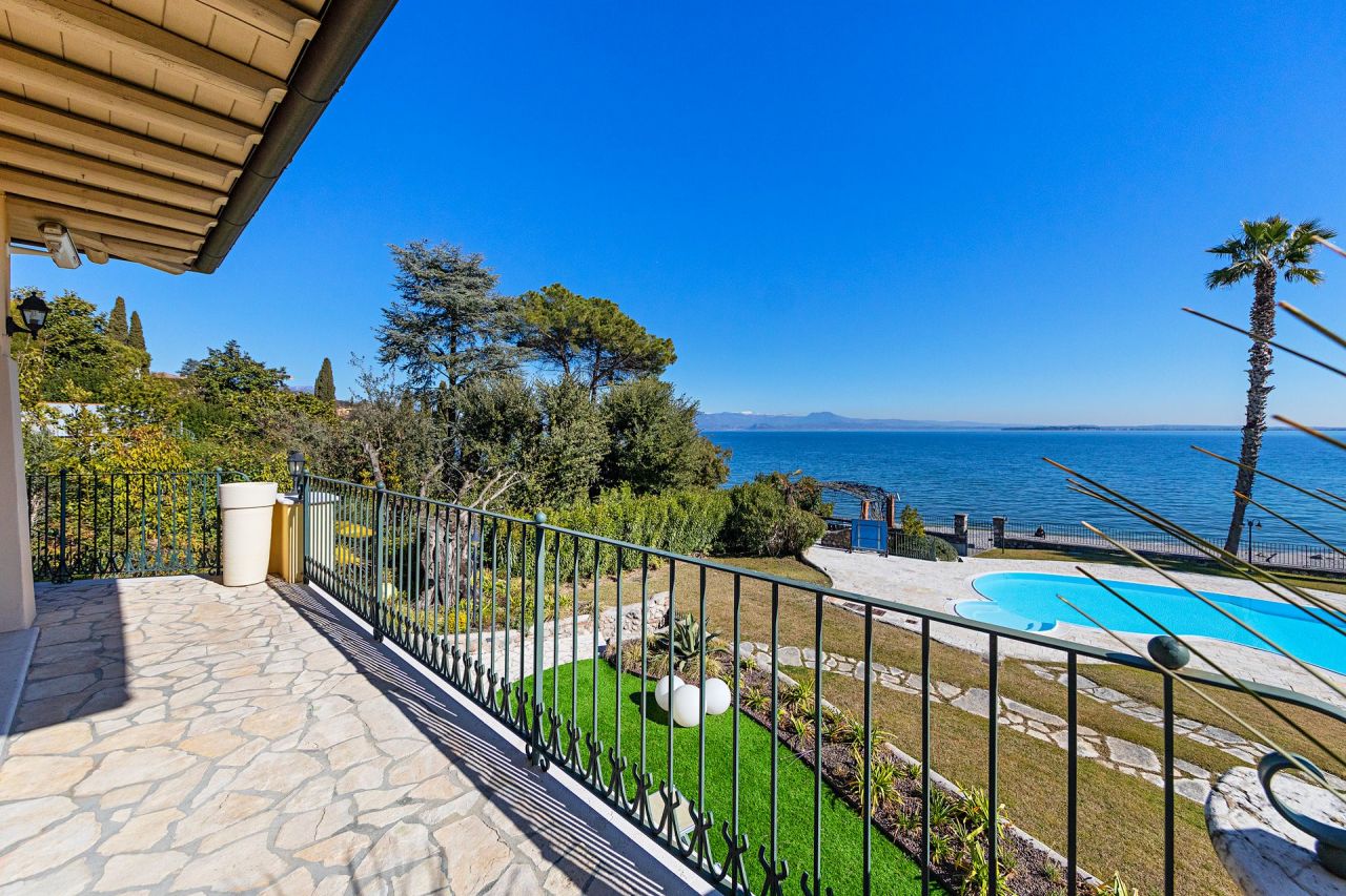 Вилла у озера Гарда, Италия, 300 м2 фото 4
