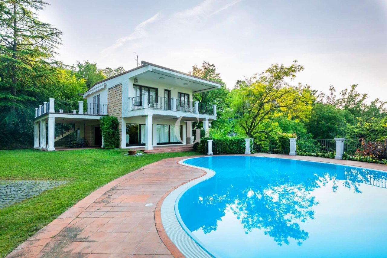 Вилла у озера Гарда, Италия, 250 м2 фото 4