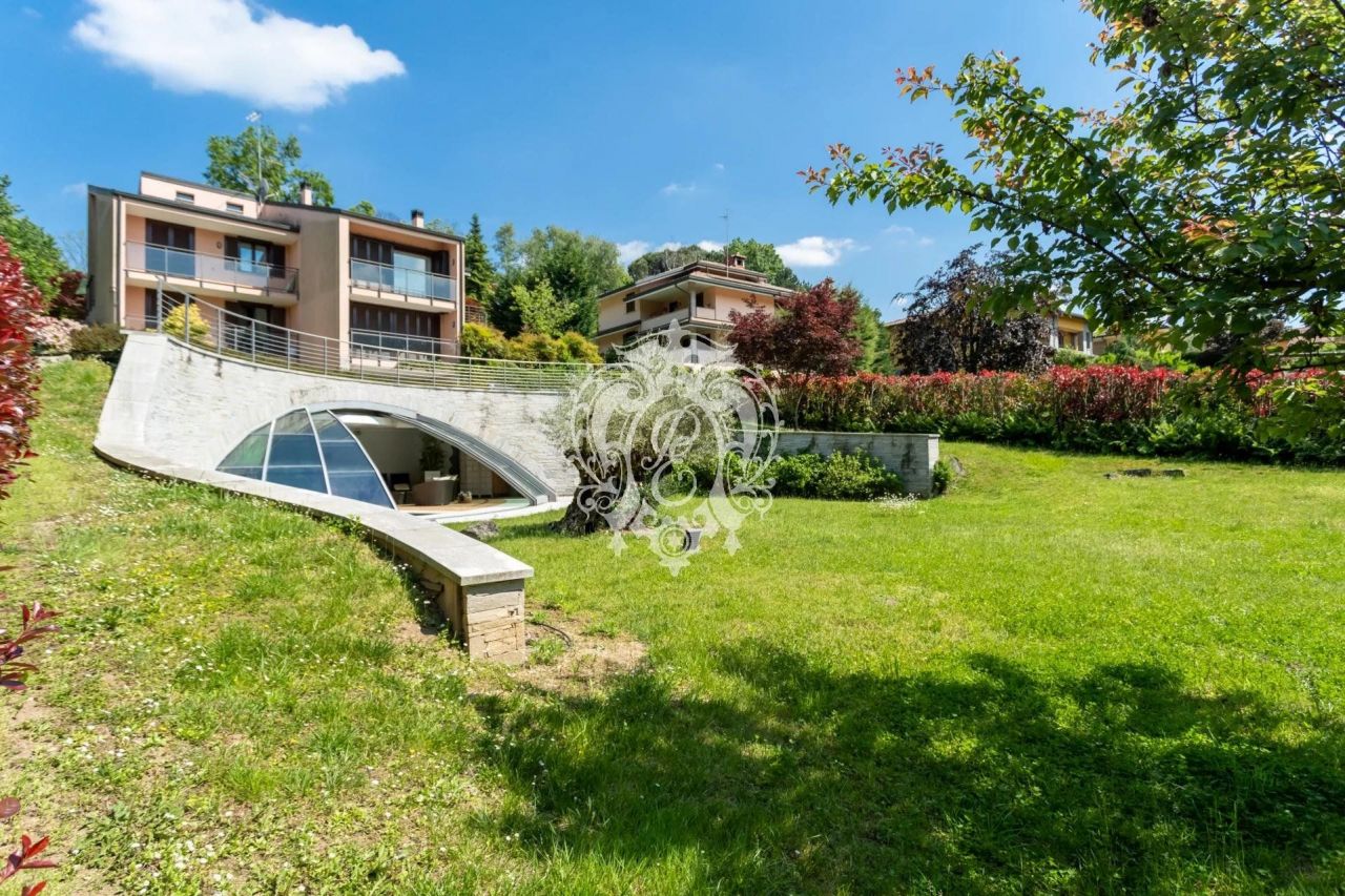 Дом в Канту, Италия, 450 м2 фото 1