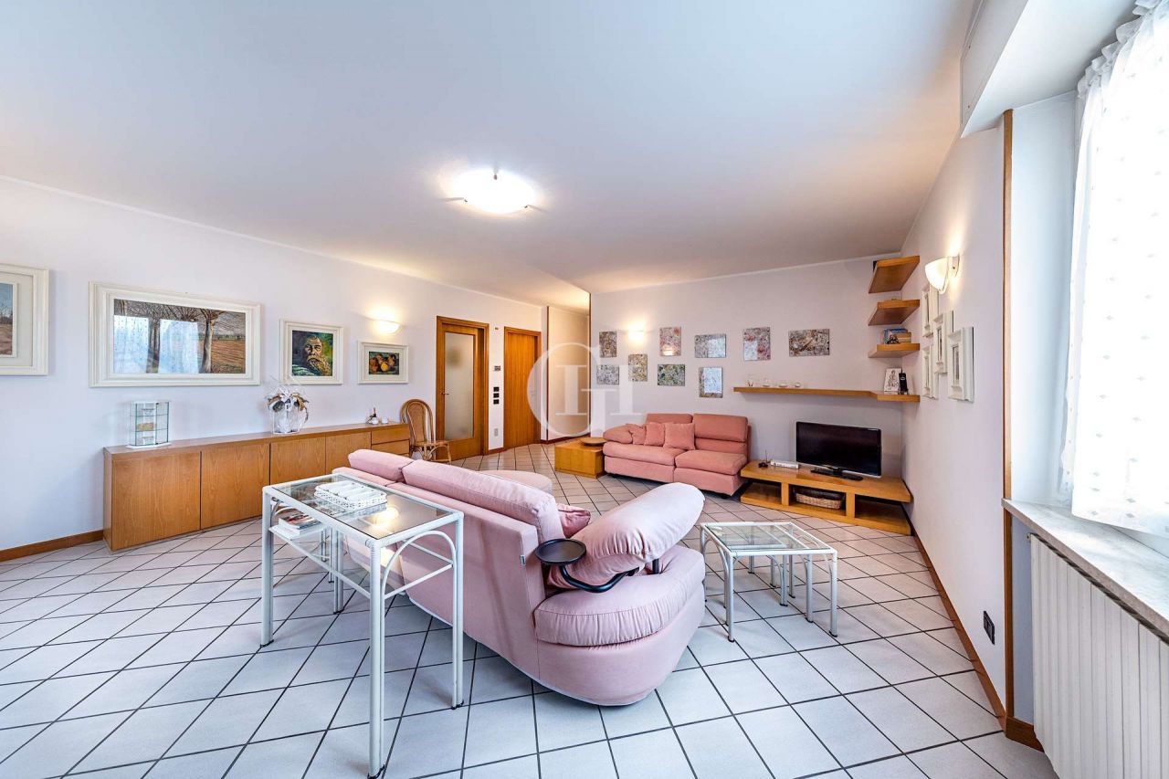 Вилла у озера Гарда, Италия, 370 м2 фото 5