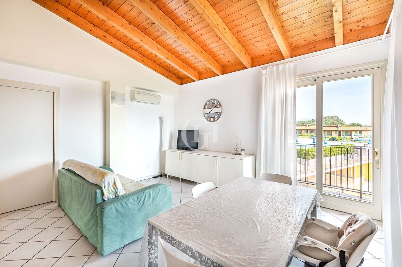 Апартаменты у озера Гарда, Италия, 78 м2 фото 2