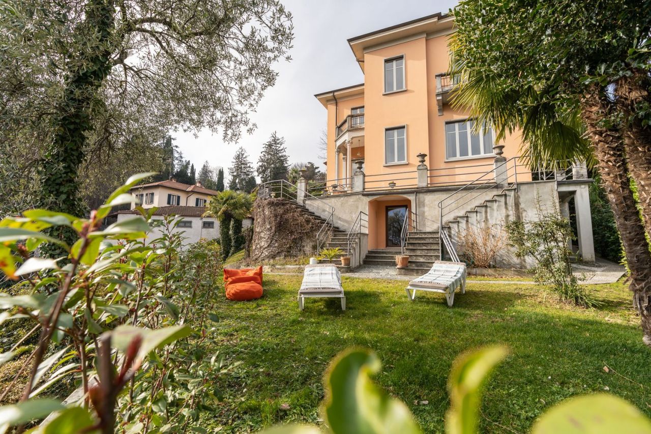 Вилла в Грианте, Италия, 300 м2 фото 1