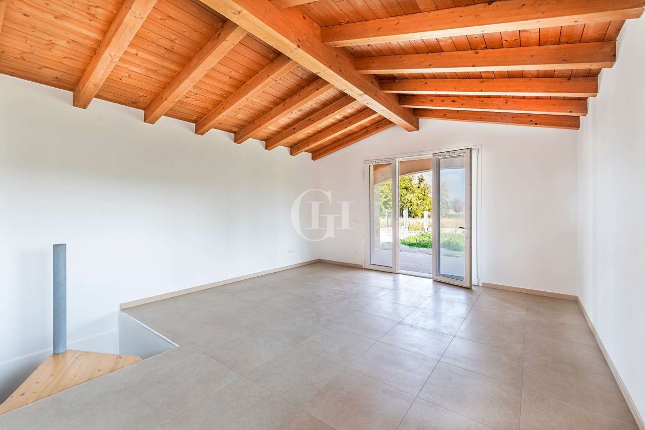 Таунхаус у озера Гарда, Италия, 100 м2 фото 2