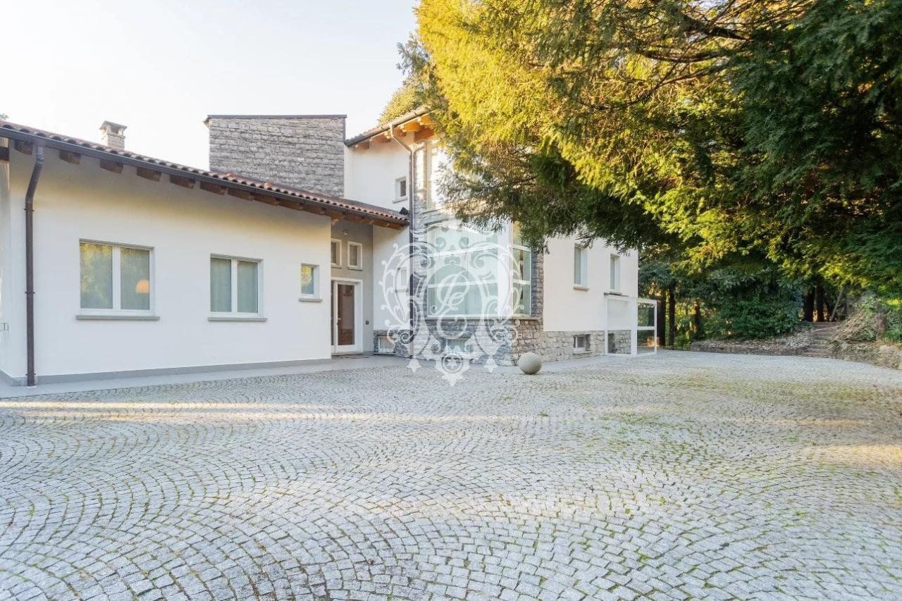 Вилла в Льерне, Италия, 300 м2 фото 3