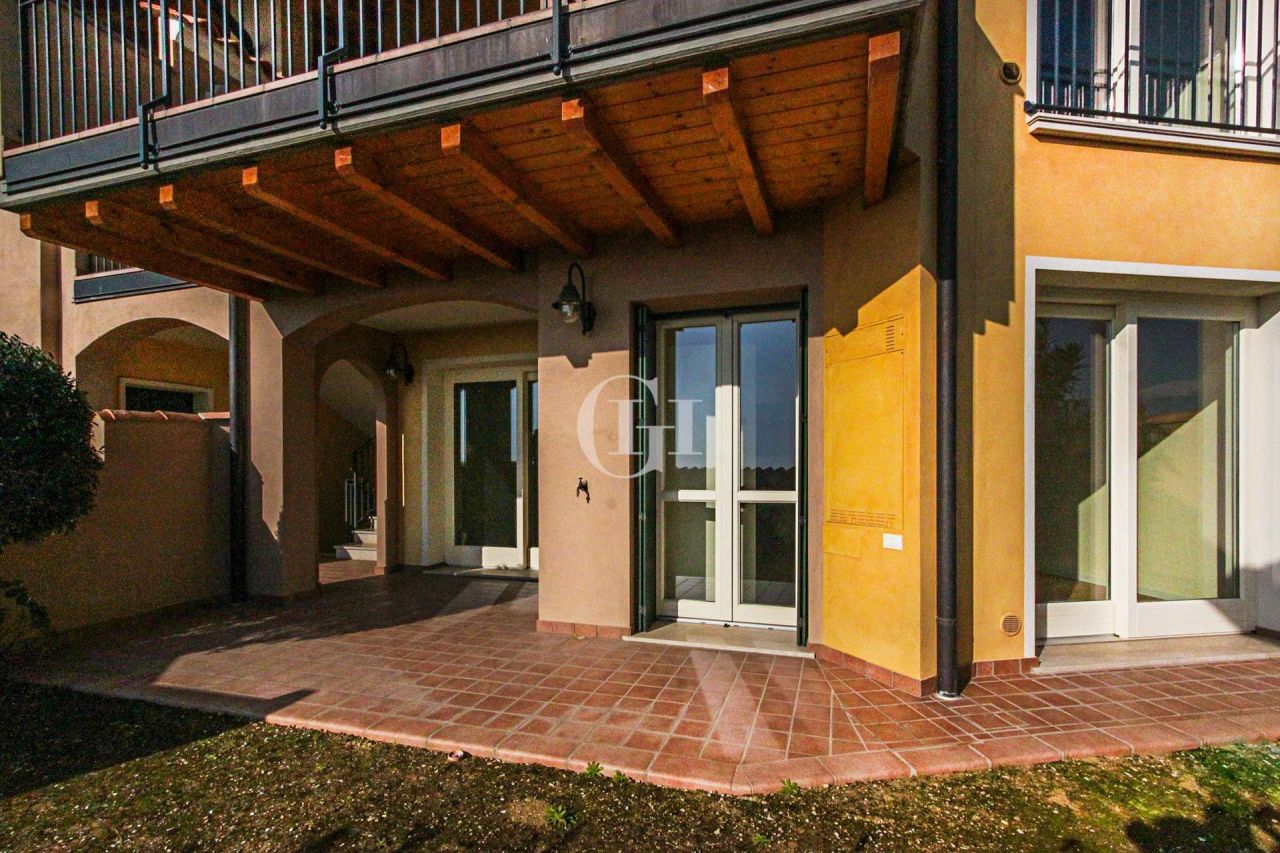 Апартаменты у озера Гарда, Италия, 54 м2 фото 2