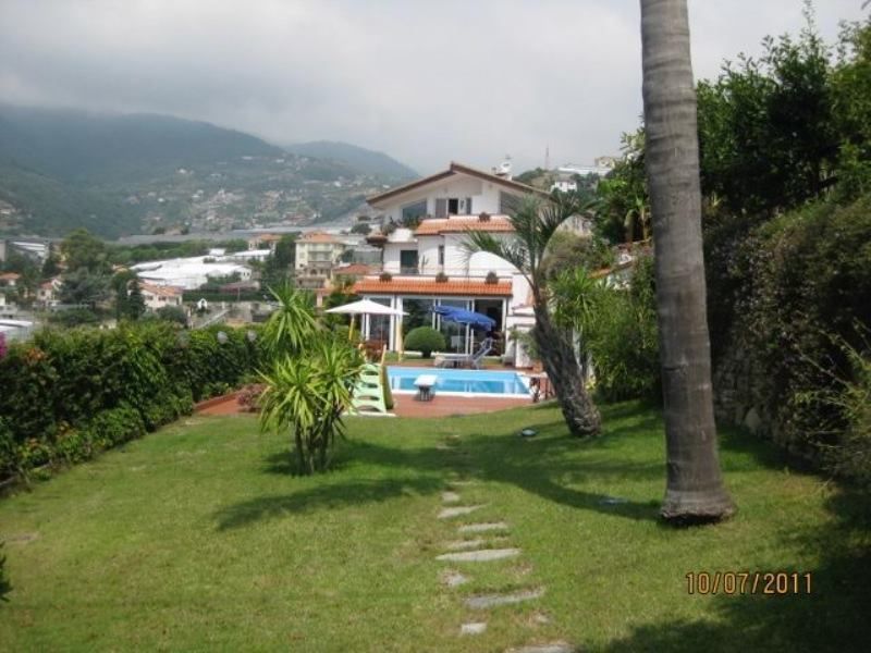 Вилла в Сан-Ремо, Италия, 450 м2 фото 1