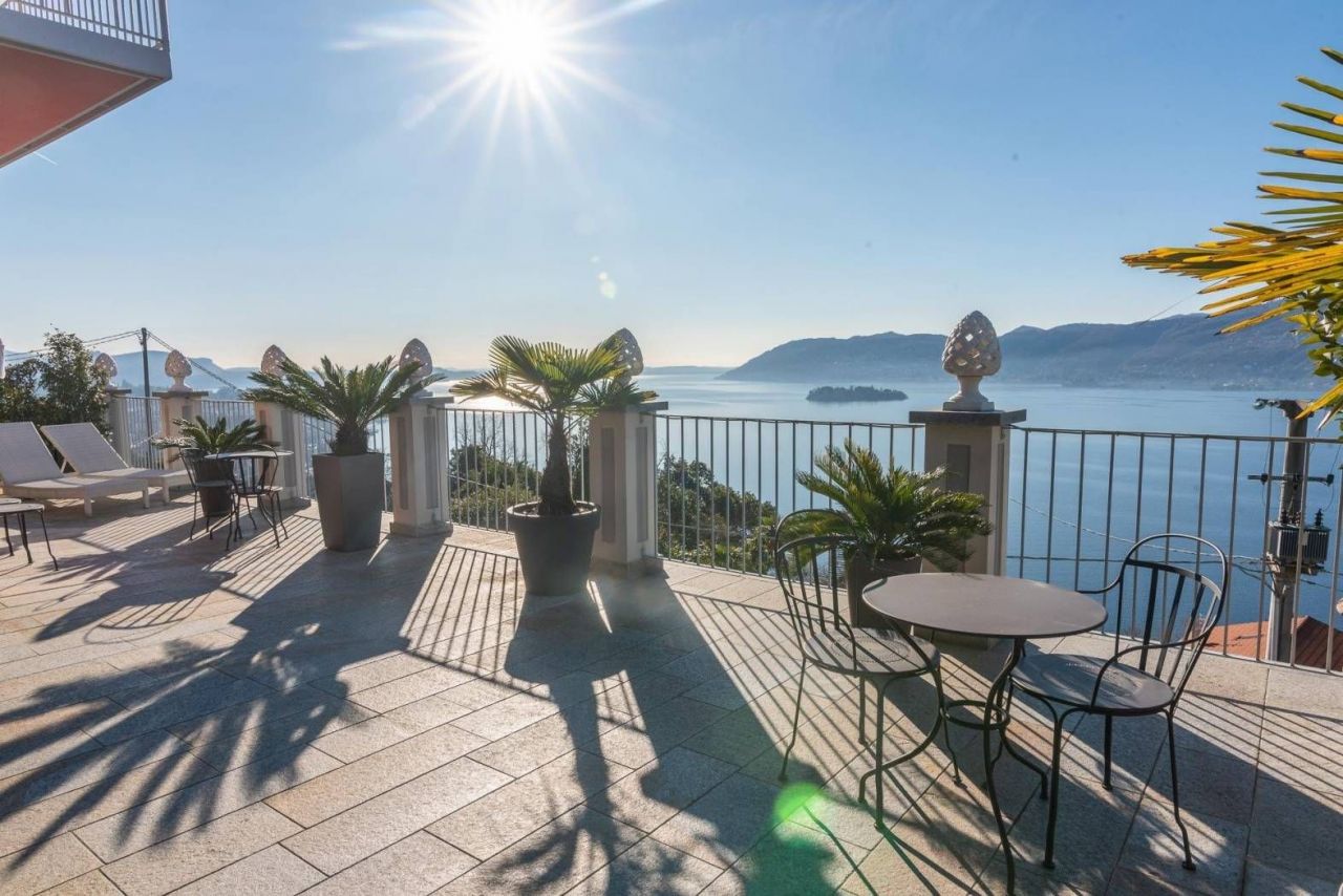 Дом в Вербании, Италия, 500 м2 фото 1
