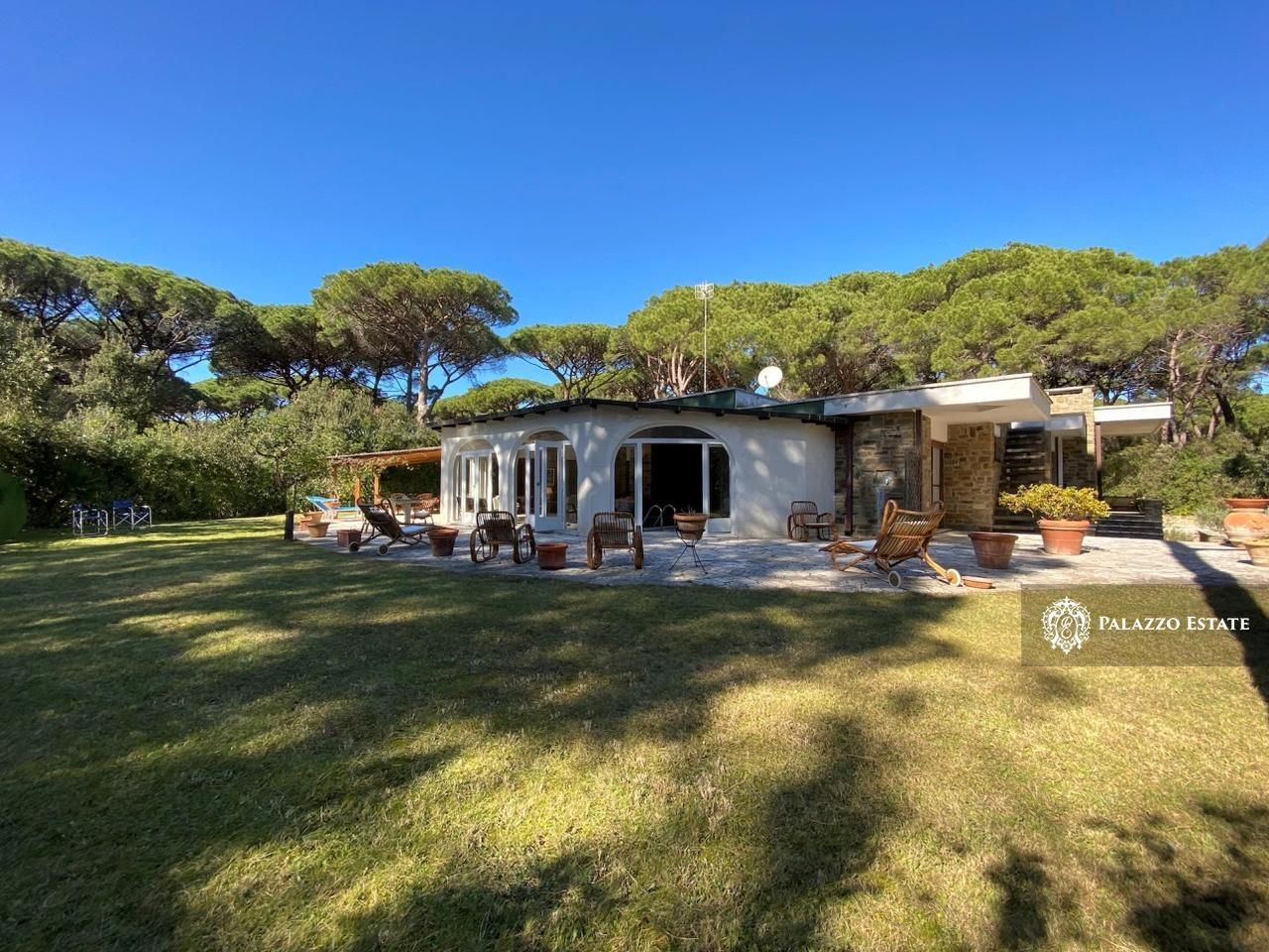 Вилла в Роккамаре, Италия, 350 м2 фото 3