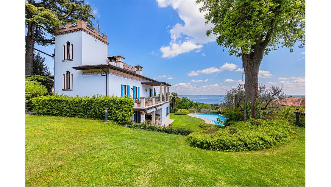 Вилла у озера Гарда, Италия, 500 м2 фото 1