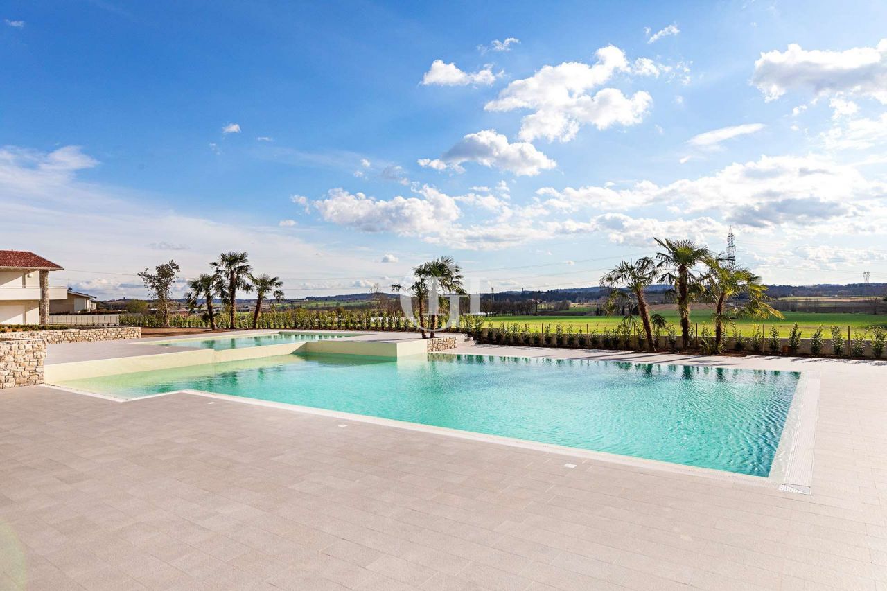 Квартира у озера Гарда, Италия, 95 м2 фото 1