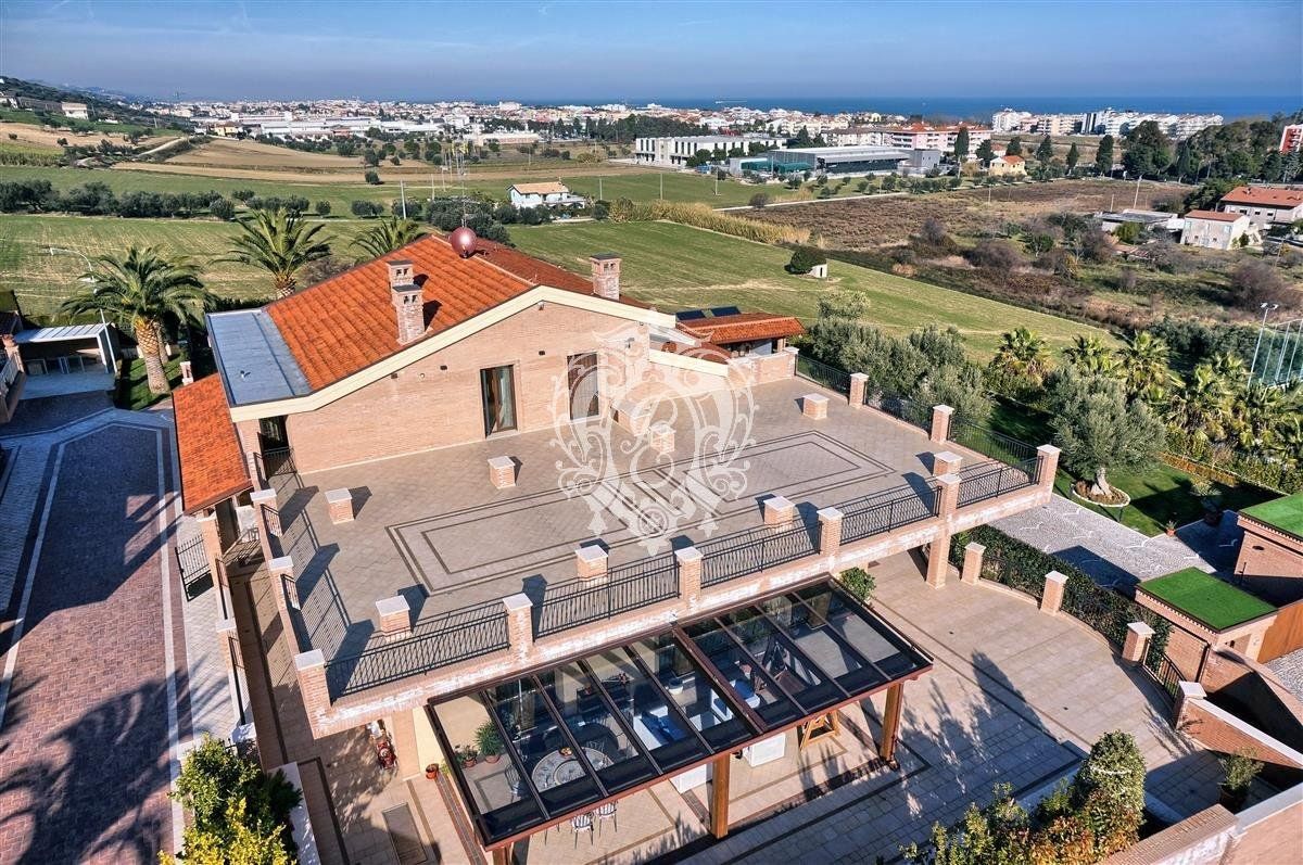 Квартира в Торторето, Италия, 1 063 м2 фото 2