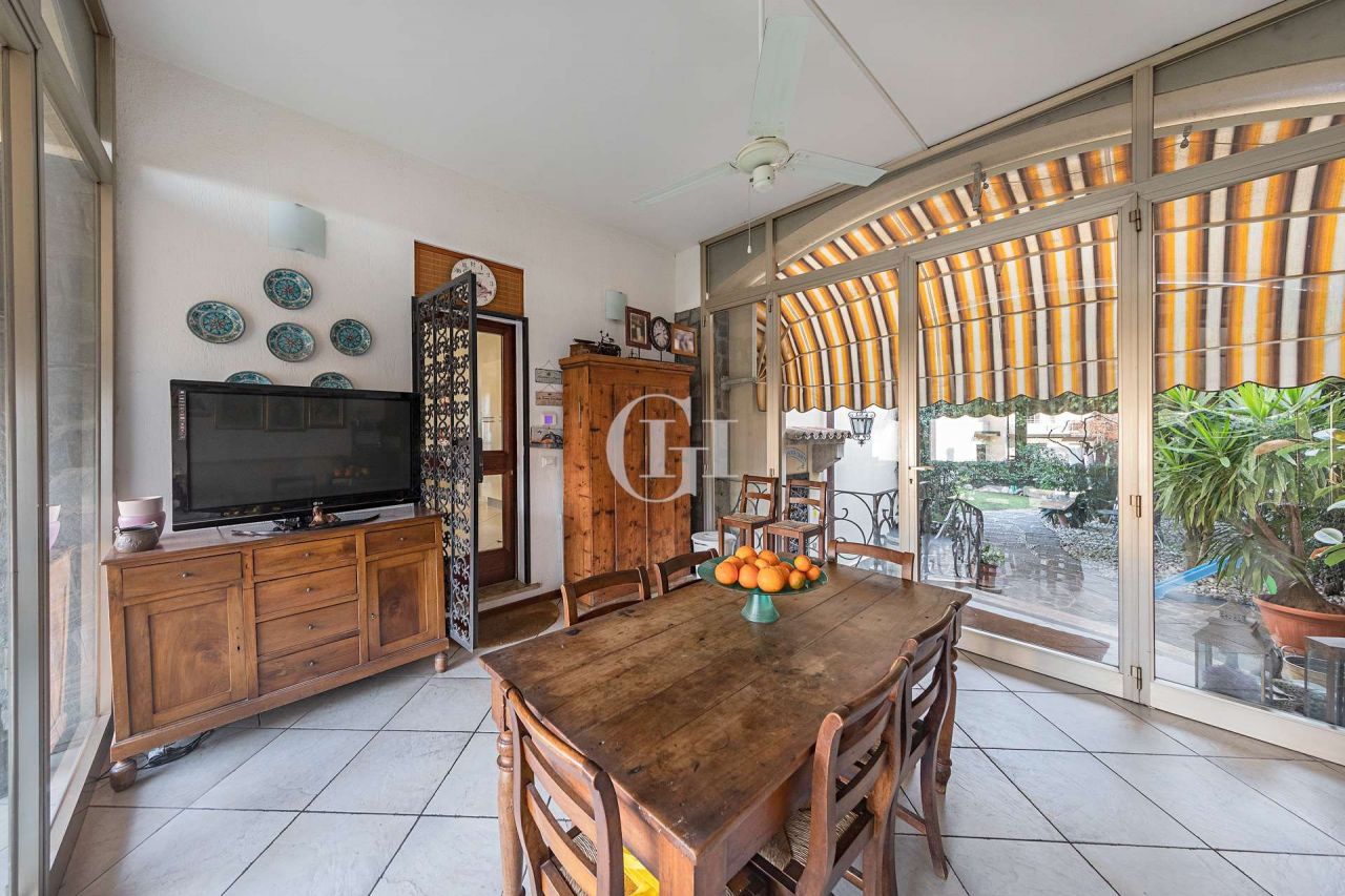 Вилла у озера Гарда, Италия, 350 м2 фото 3