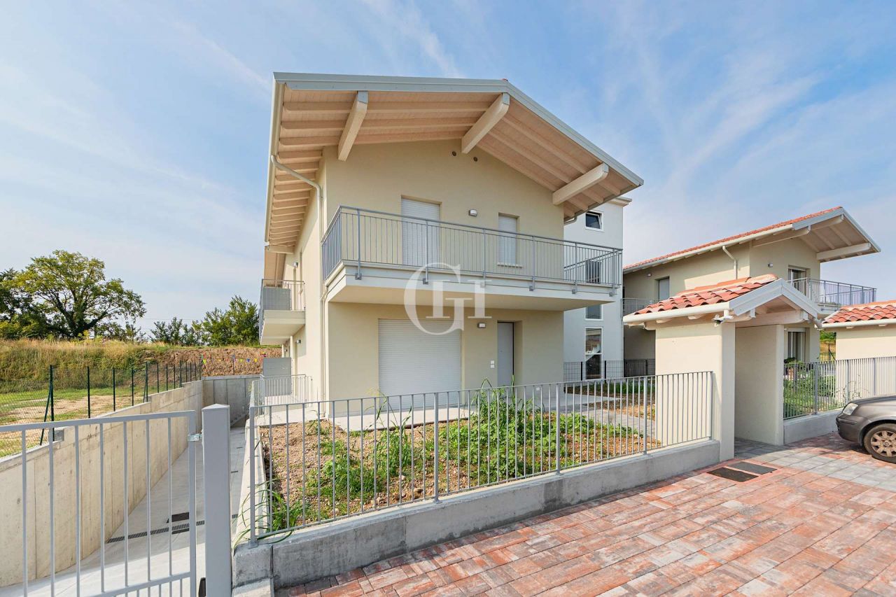 Вилла у озера Гарда, Италия, 180 м2 фото 1