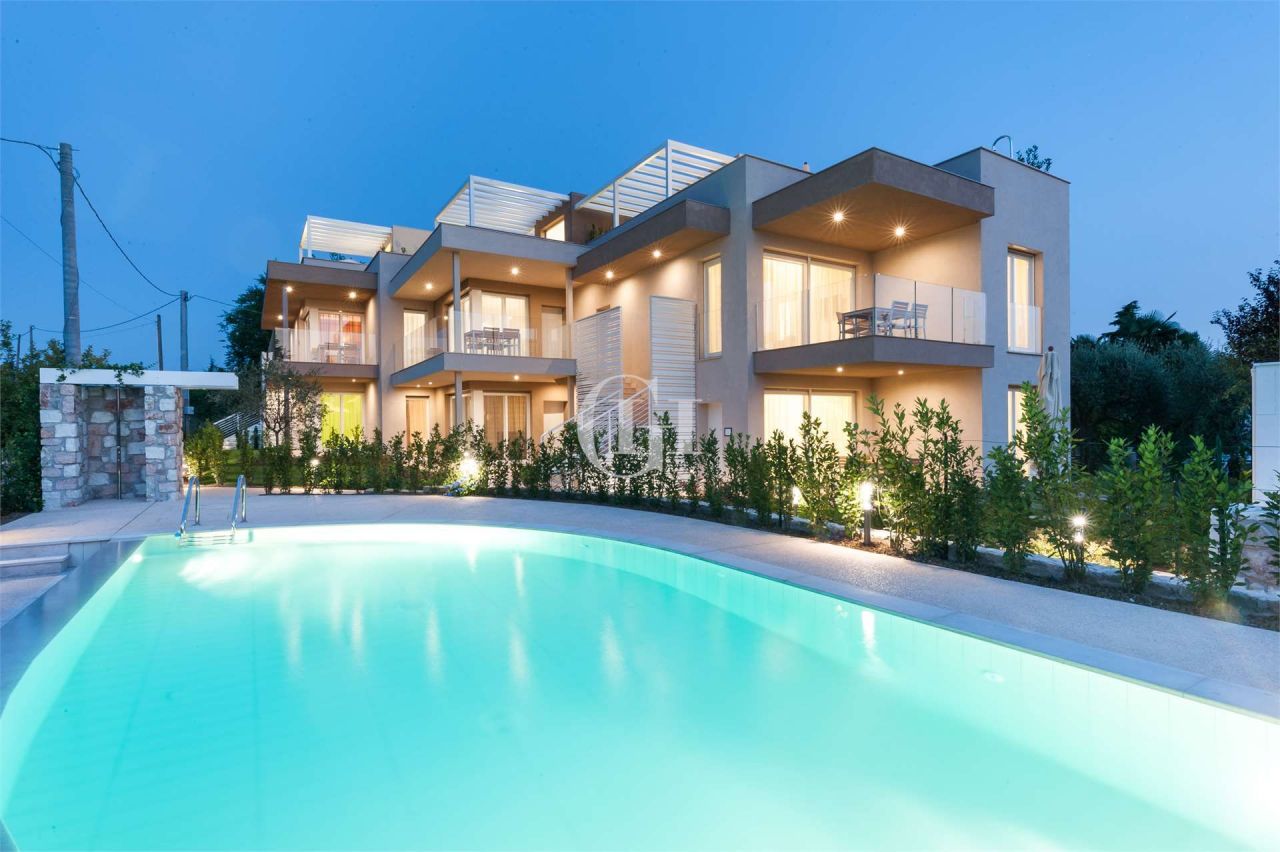 Апартаменты у озера Гарда, Италия, 87 м2 фото 1