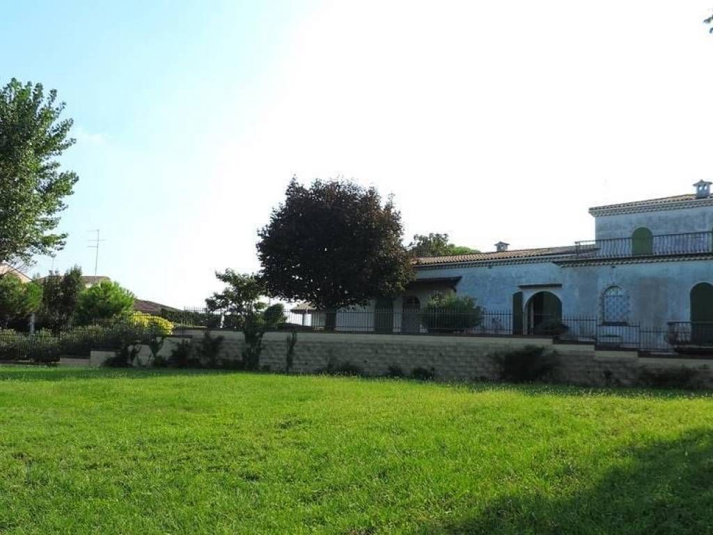 Вилла у озера Гарда, Италия, 460 м2 фото 2