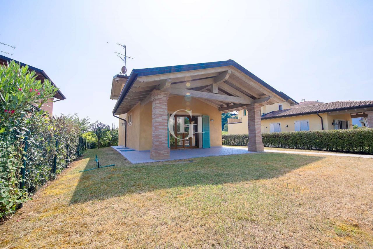 Вилла у озера Гарда, Италия, 250 м2 фото 1