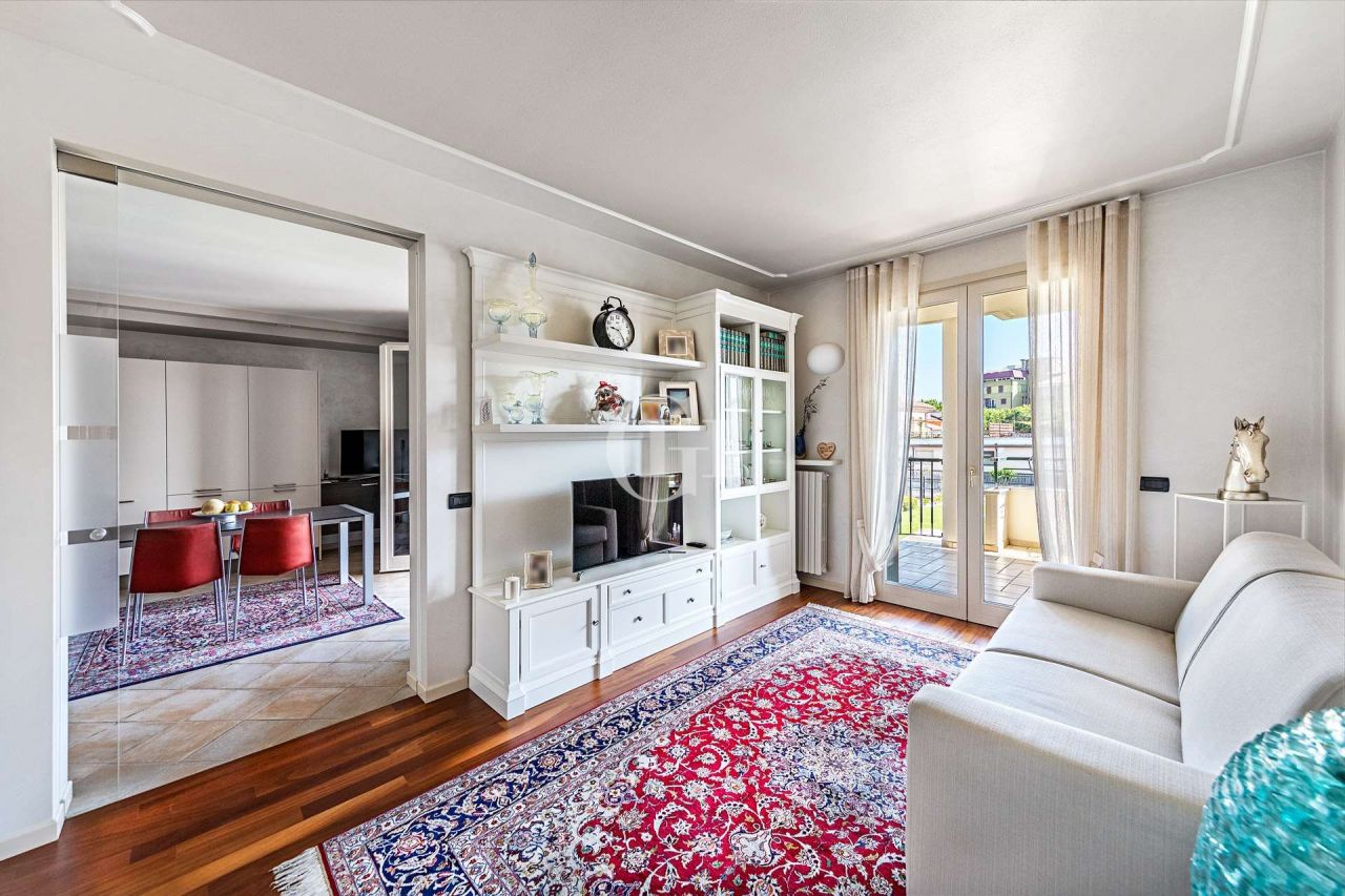 Апартаменты у озера Гарда, Италия, 130 м2 фото 1