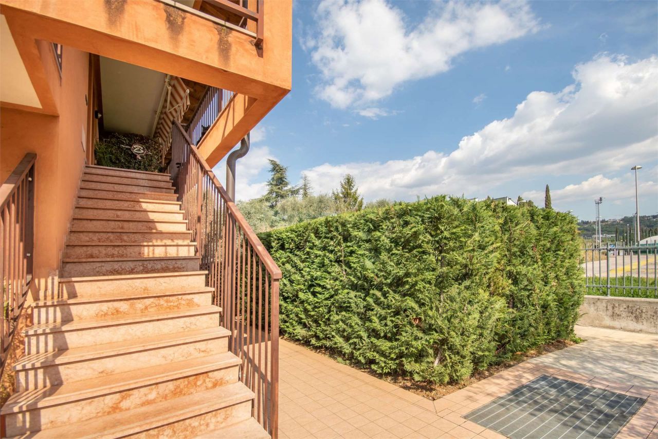 Апартаменты у озера Гарда, Италия, 100 м2 фото 2