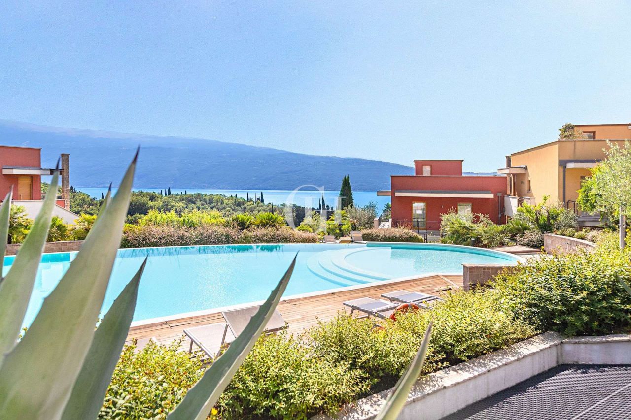 Апартаменты у озера Гарда, Италия, 90 м2 фото 1
