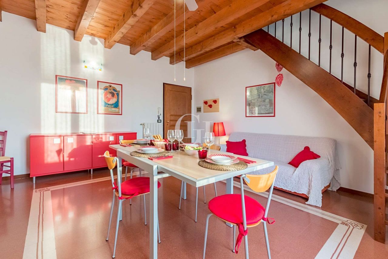 Квартира у озера Гарда, Италия, 80 м2 фото 5