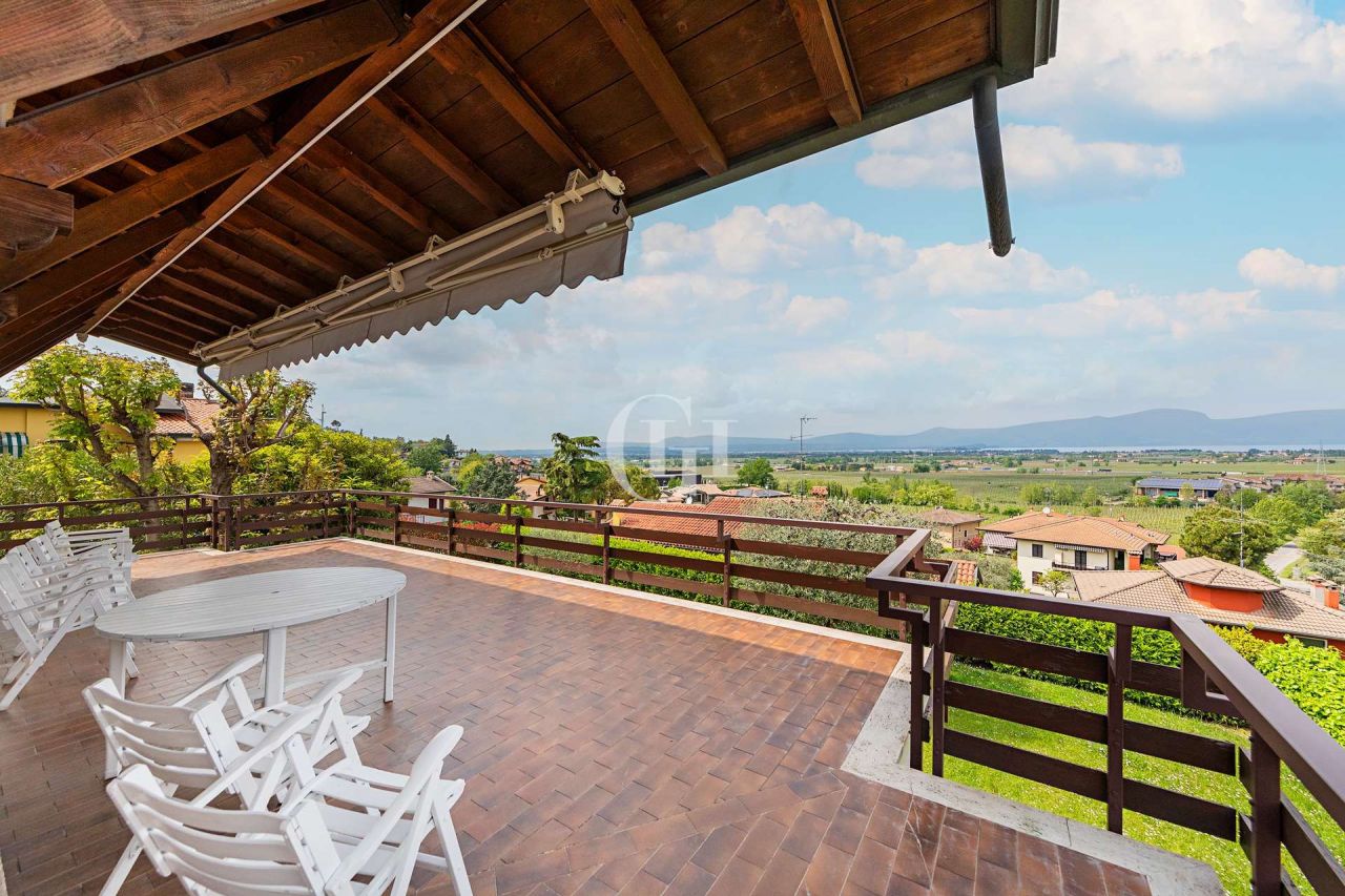 Вилла у озера Гарда, Италия, 180 м2 фото 2