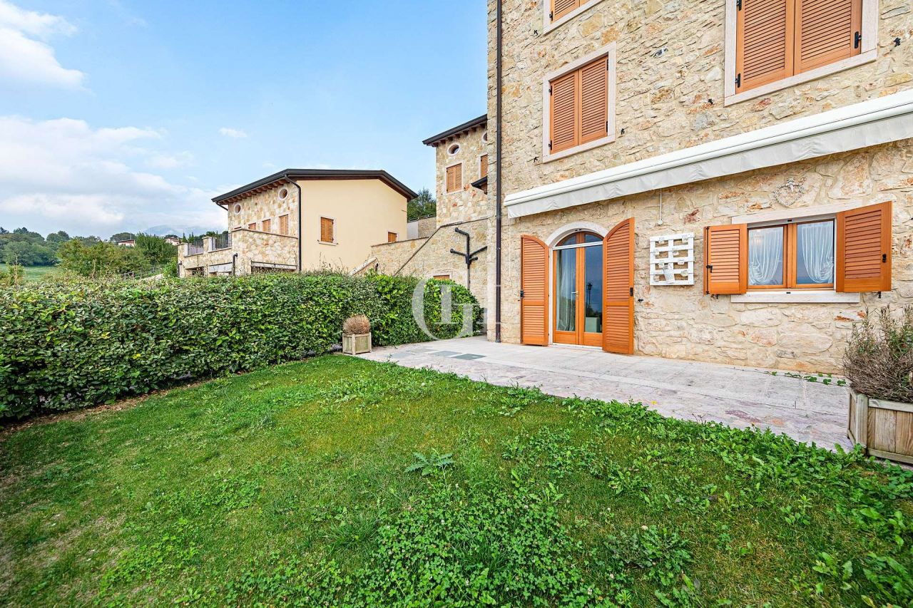 Квартира у озера Гарда, Италия, 75 м2 фото 3