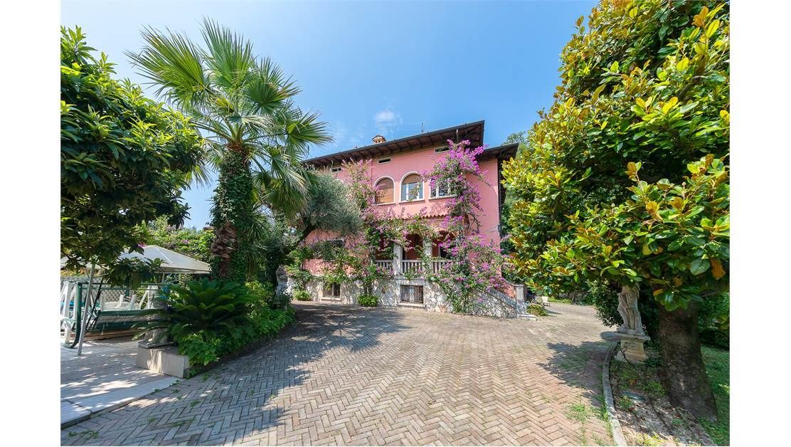 Вилла у озера Гарда, Италия, 600 м2 фото 5