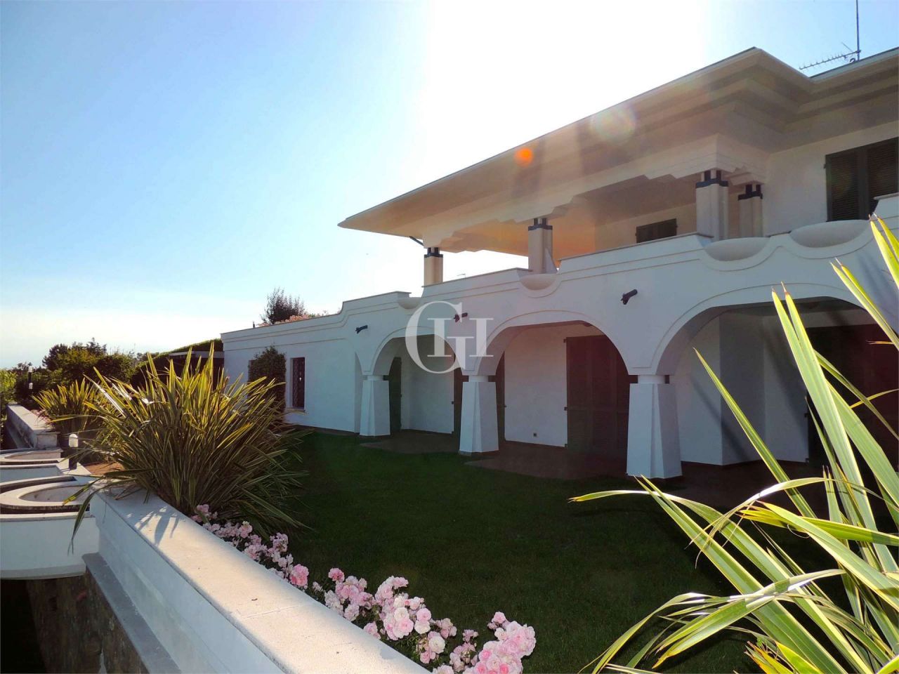 Вилла у озера Гарда, Италия, 750 м2 фото 1