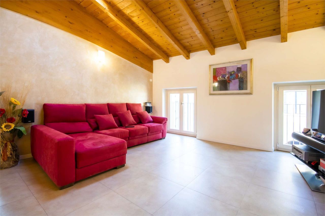 Пентхаус у озера Гарда, Италия, 120 м2 фото 4