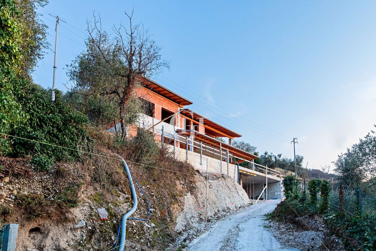 Вилла у озера Гарда, Италия, 700 м2 фото 3