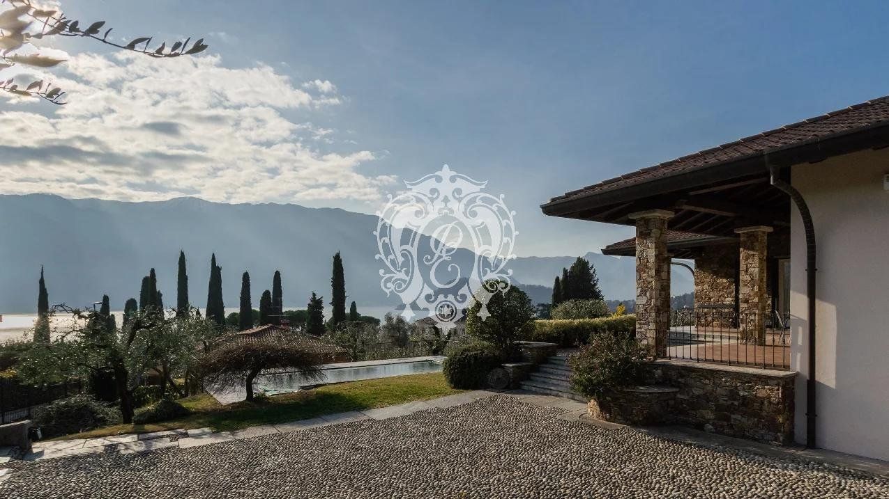 Вилла в Тремеццине, Италия, 300 м2 фото 1