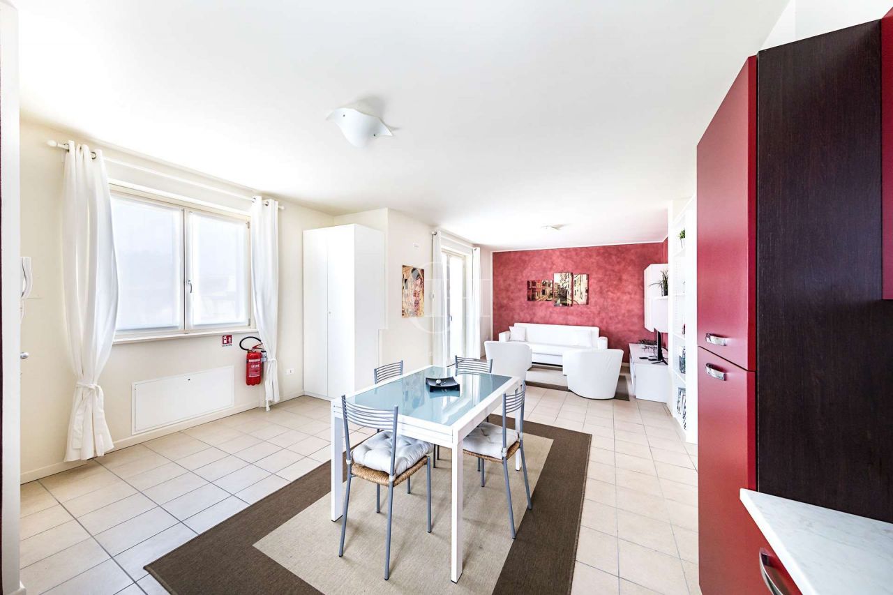Апартаменты у озера Гарда, Италия, 97 м2 фото 4