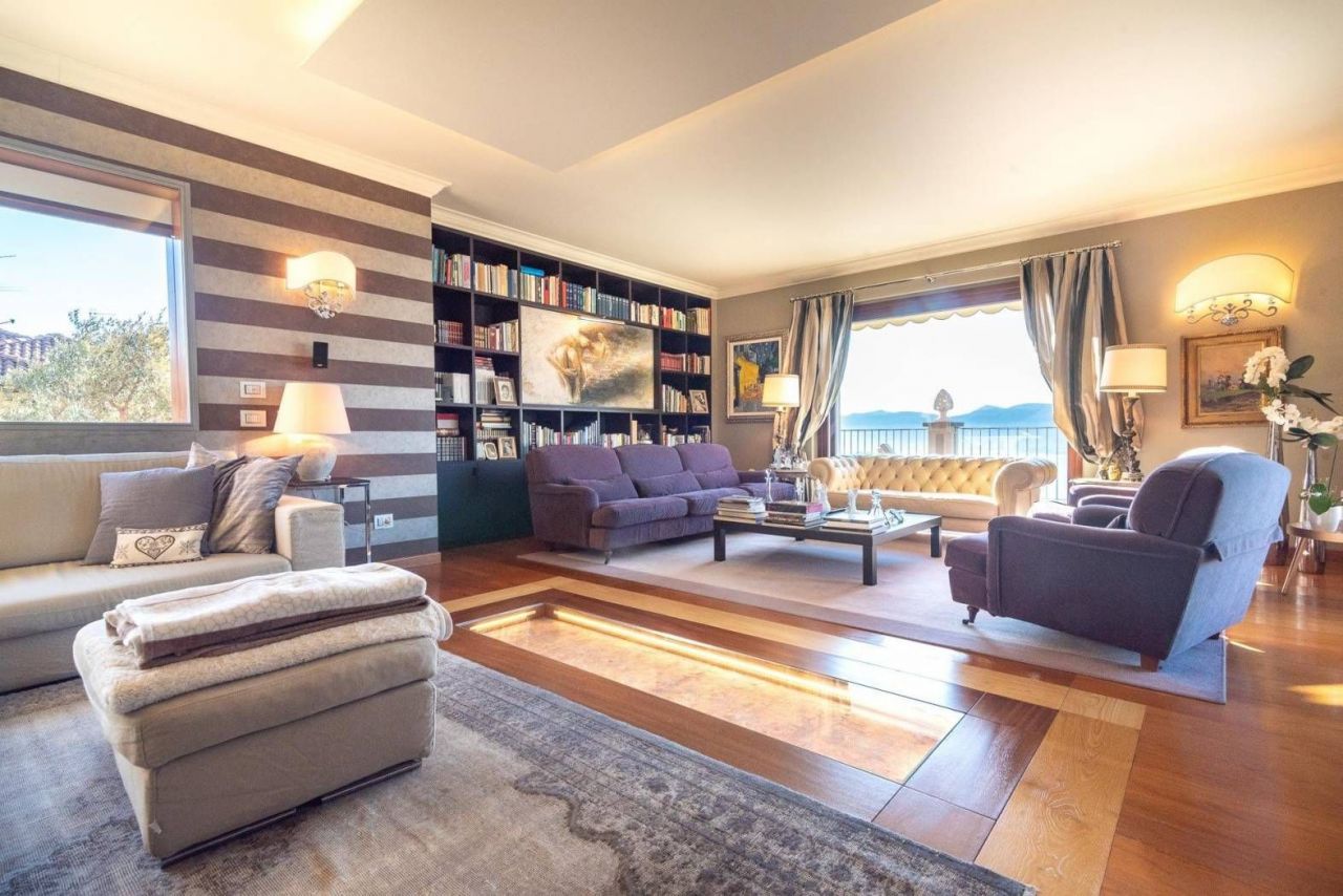 Дом в Вербании, Италия, 500 м2 фото 4