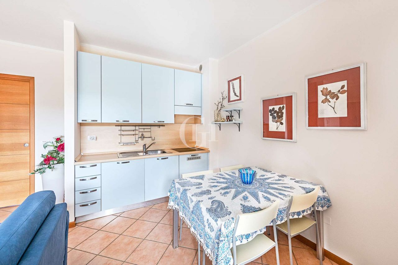 Квартира у озера Гарда, Италия, 60 м2 фото 5