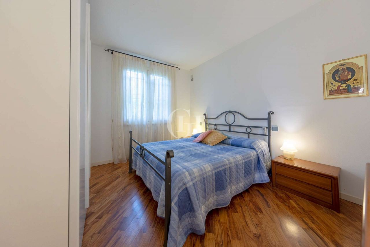 Вилла у озера Гарда, Италия, 500 м2 фото 5