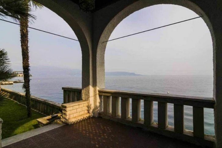 Особняк у озера Гарда, Италия, 600 м2 фото 3