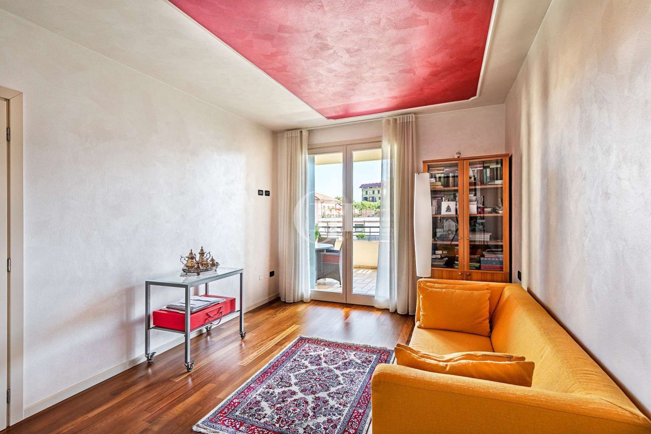 Апартаменты у озера Гарда, Италия, 130 м2 фото 5