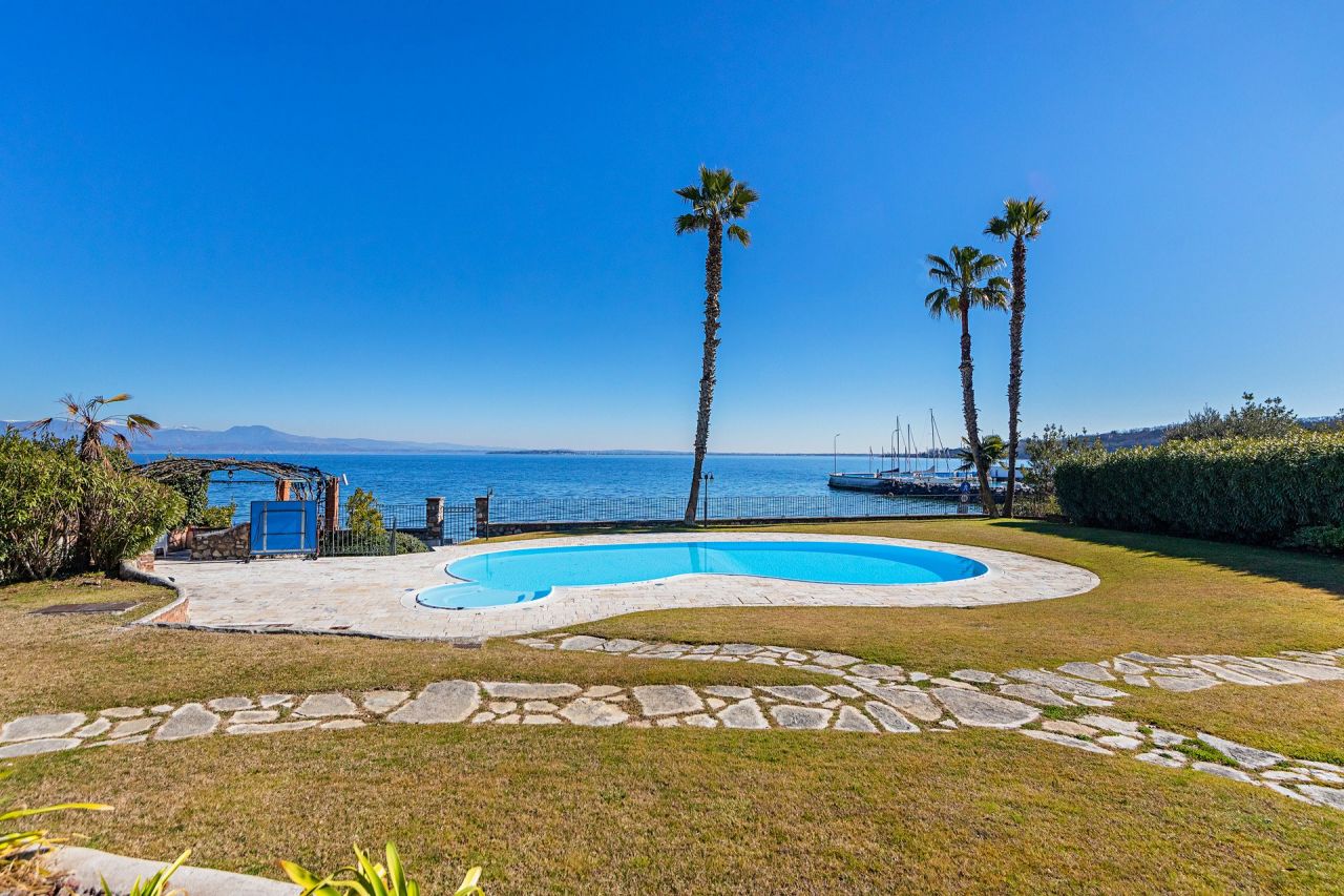 Вилла у озера Гарда, Италия, 300 м2 фото 2