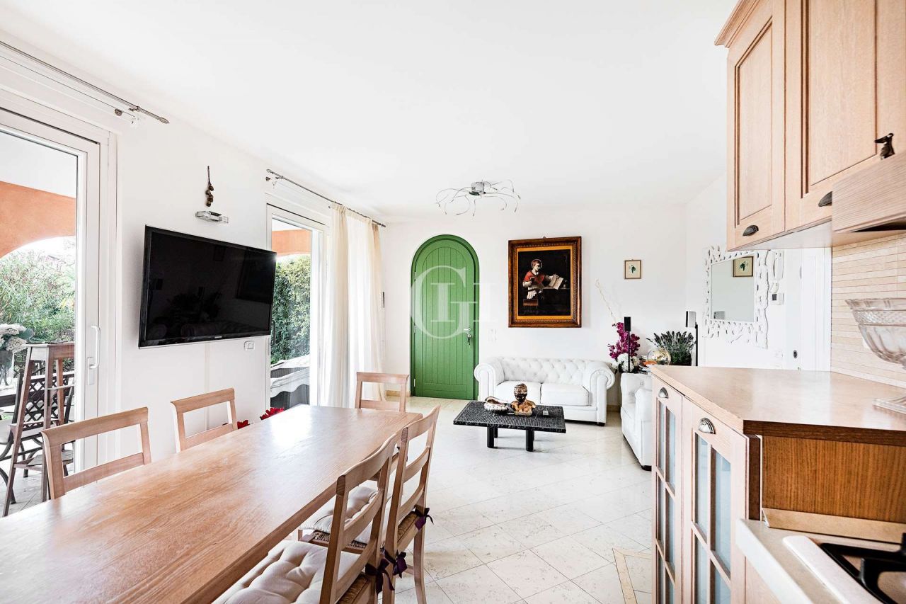 Апартаменты у озера Гарда, Италия, 87 м2 фото 4