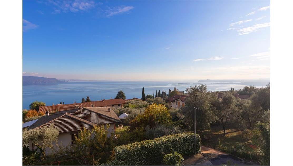 Дом у озера Гарда, Италия, 200 м2 фото 1