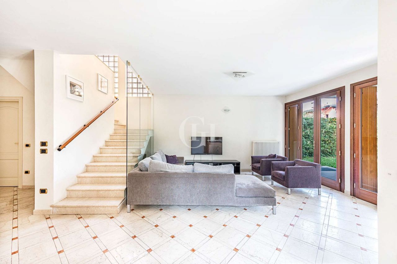 Вилла у озера Гарда, Италия, 300 м2 фото 4
