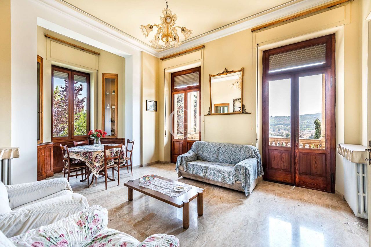 Вилла у озера Гарда, Италия, 742 м2 фото 4