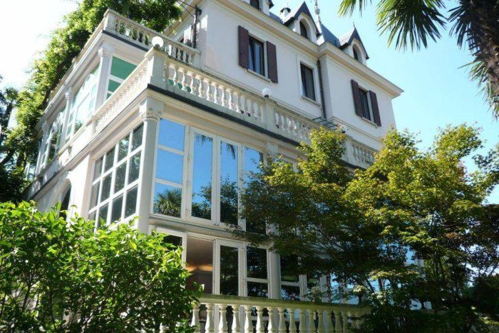 Дом в Луино, Италия, 800 м2 фото 1