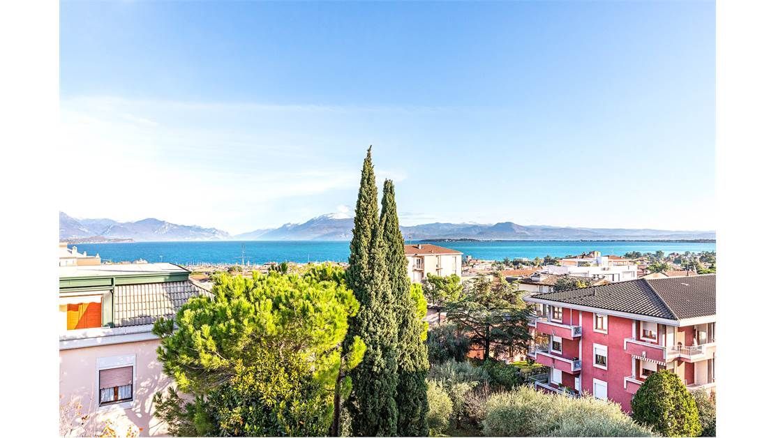 Пентхаус у озера Гарда, Италия, 350 м2 фото 4