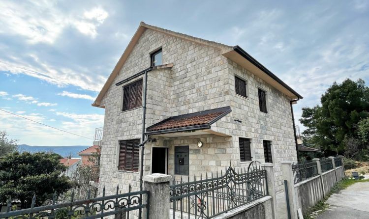 Дом в Тивате, Черногория, 280 м2 фото 1