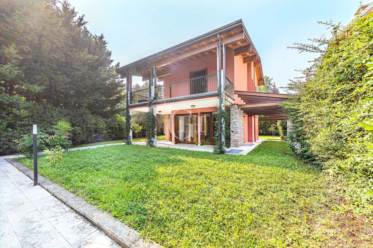 Вилла у озера Гарда, Италия, 300 м2 фото 1