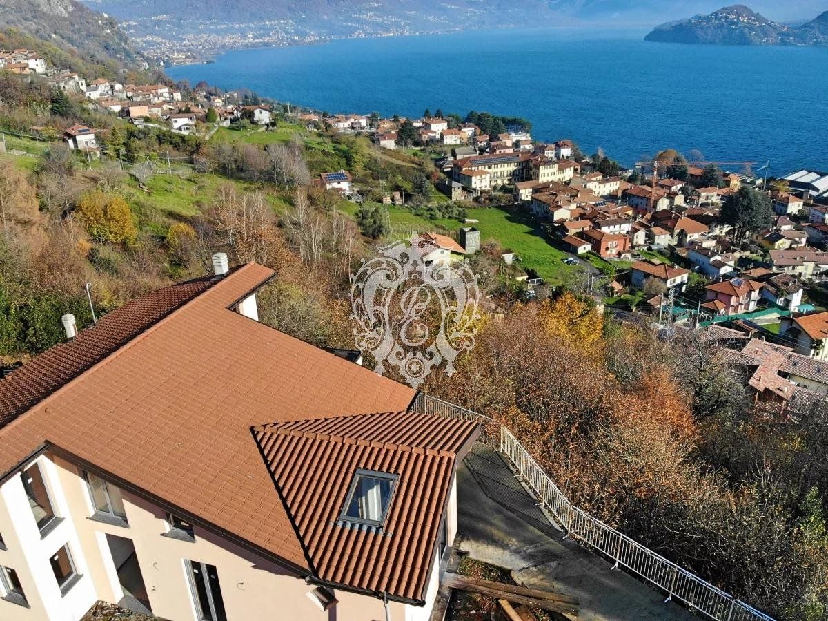 Вилла в Пьянелло-дель-Ларио, Италия, 310 м2 фото 1