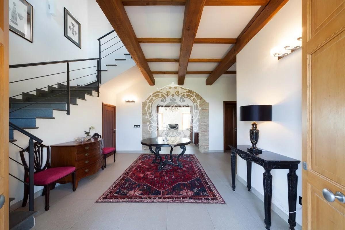 Вилла в Тоди, Италия, 665 м2 фото 5